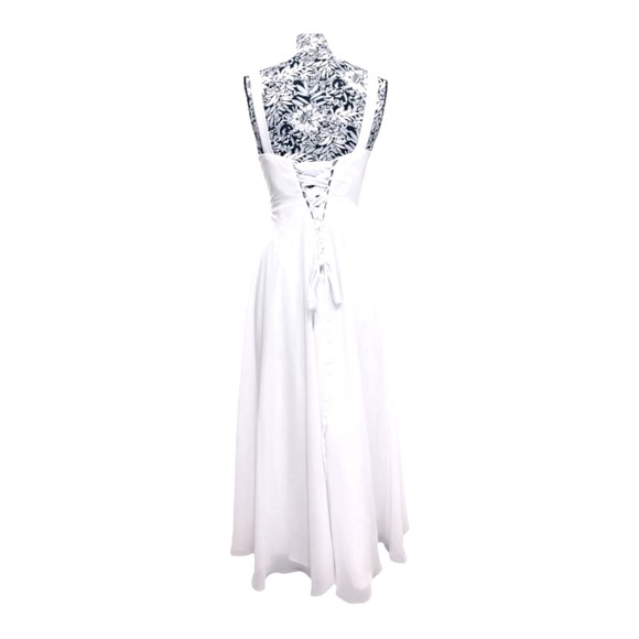 ❌SOLD❌ White chiffon wedding dress women’s size 6 Excellent condition  Like new - Picture 2 of 8
